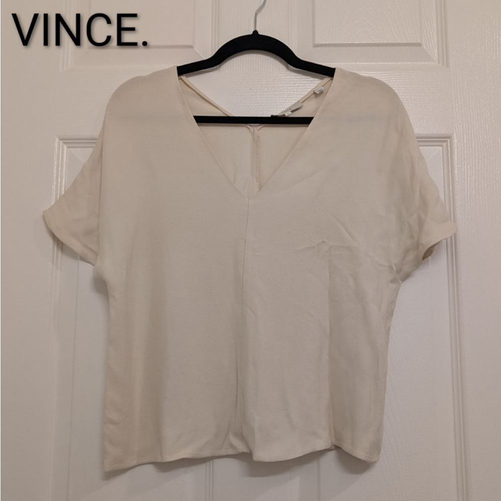 Women's Vince. Cream Short Sleeve V-Neck Top Blouse M Basic Essential Minimalist